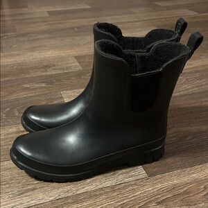 Eddie Bauer Victoria Black Slip On Boots